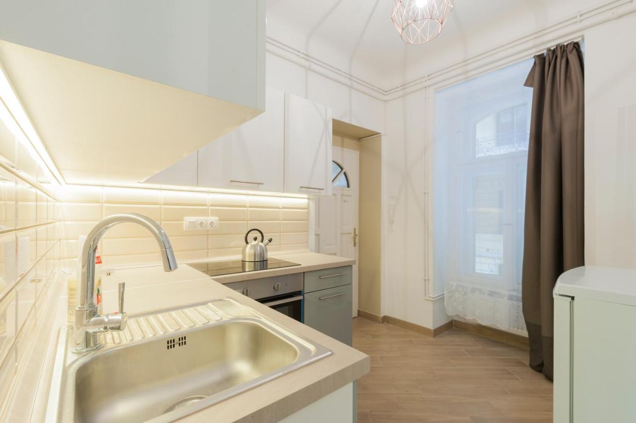 Central Seven Erzsebet Krt Budapest Exterior foto